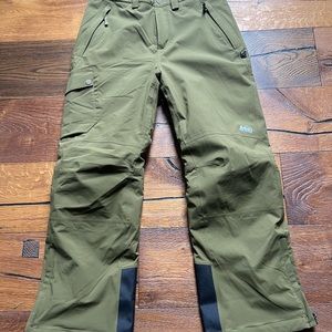 REI ski pants Boys Size 18 XL Army Green color